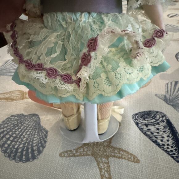 Franklin Heirloom Porcelain Doll Maryse Nicole Treasure Stand Bag - Picture 9 of 9